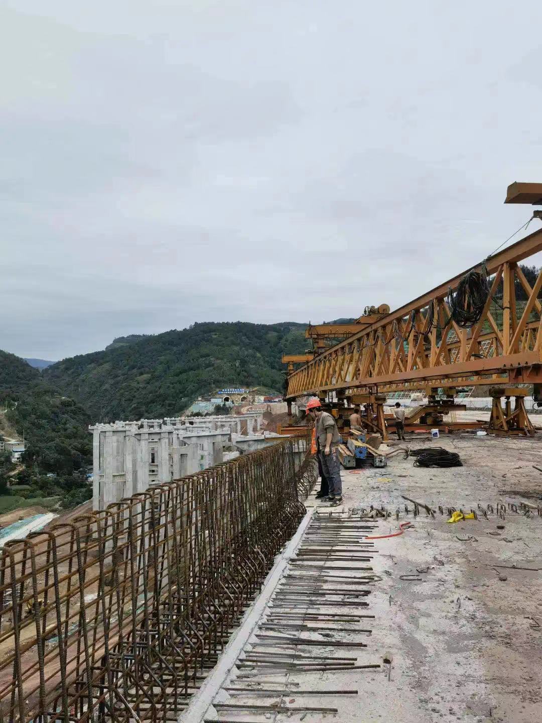 沿江高速寧攀段ZCB1-9、10項(xiàng)目震后排查架梁現(xiàn)場(chǎng).jpg